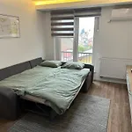 Modern Bright Apartment With Free Parking