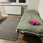 Modern Bright Apartment With Free Parking