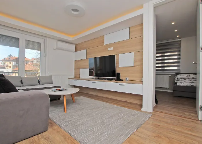 Modern Bright Apartment With Free Parking