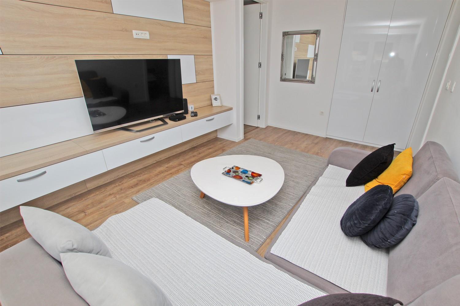 Modern Bright With Free Parking *