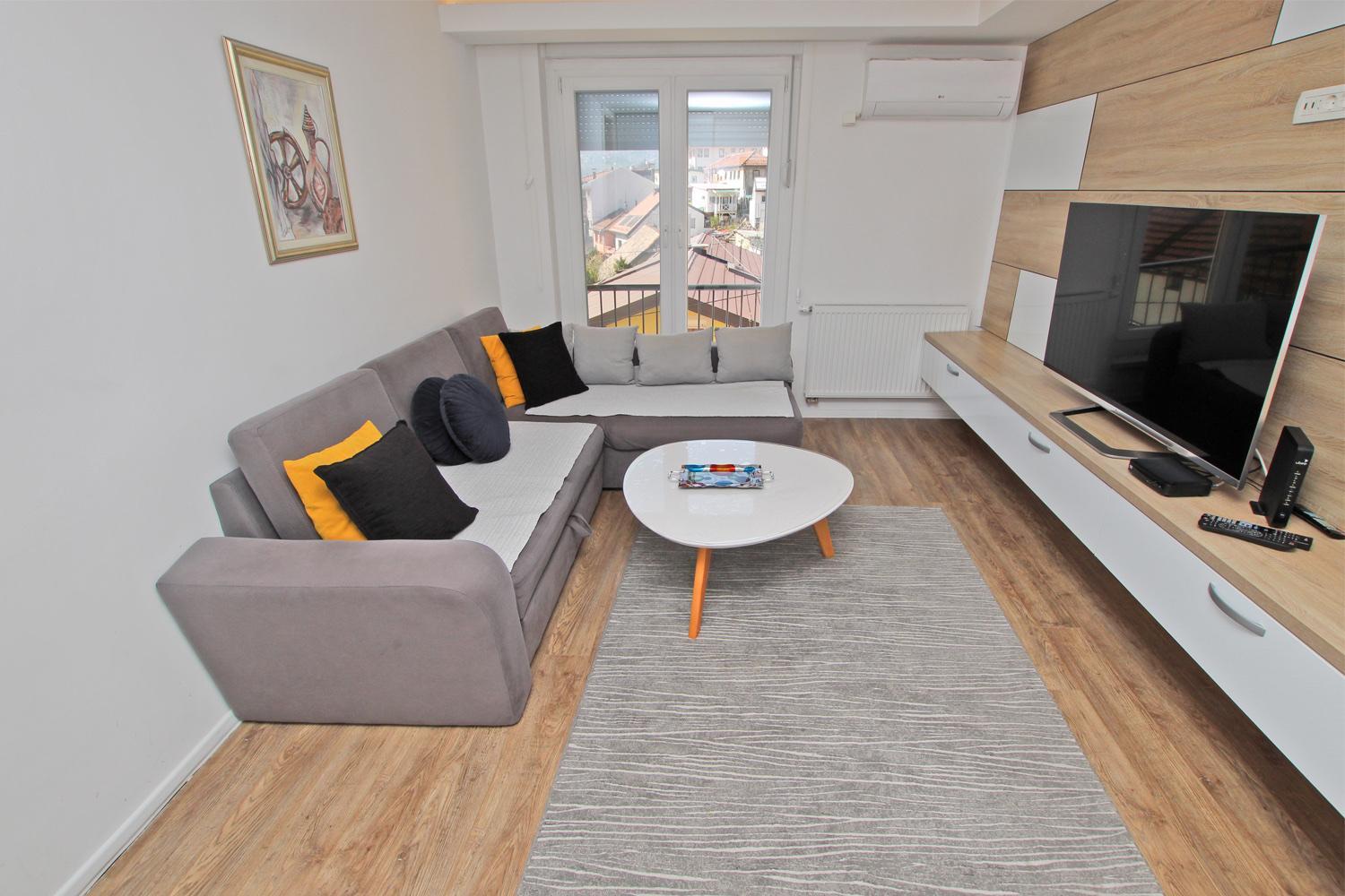 Modern Bright With Free Parking *